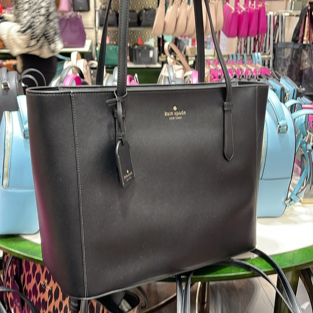 Kate Spade Schuyler Medium Tote
COLOR:
Black
NWT - Picture 2 of 16